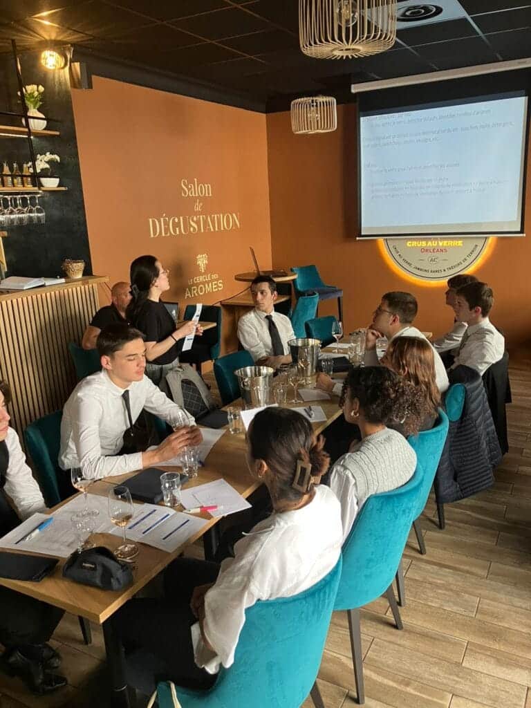 Les Terminales Bac Pro Service en immersion sensorielle au Cercle des Arômes à Orléans 3 WhatsApp Image 2025 05 15 a 17.36.58 b34bb956
