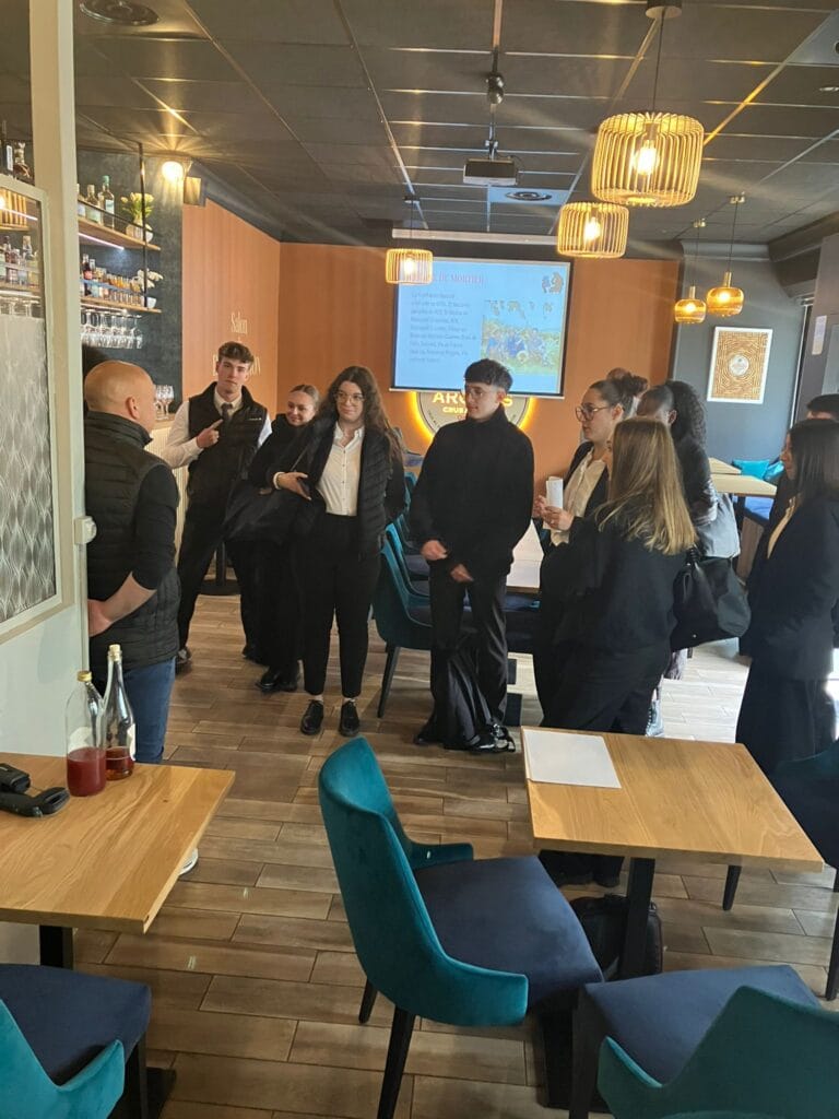 Les Terminales Bac Pro Service en immersion sensorielle au Cercle des Arômes à Orléans 2 WhatsApp Image 2025 05 15 a 17.37.15 7faabbfb