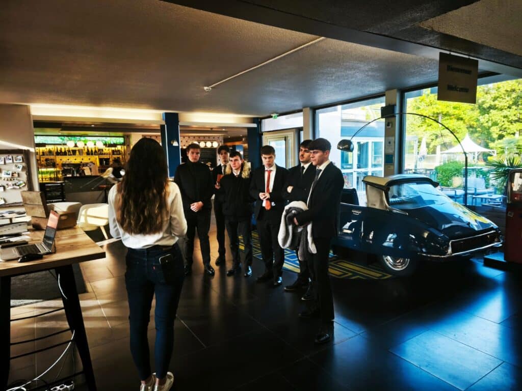 Les BTS 1 en visite au Novotel 2 WhatsApp Image 2025 10 13 a 18.53.52 b409394e