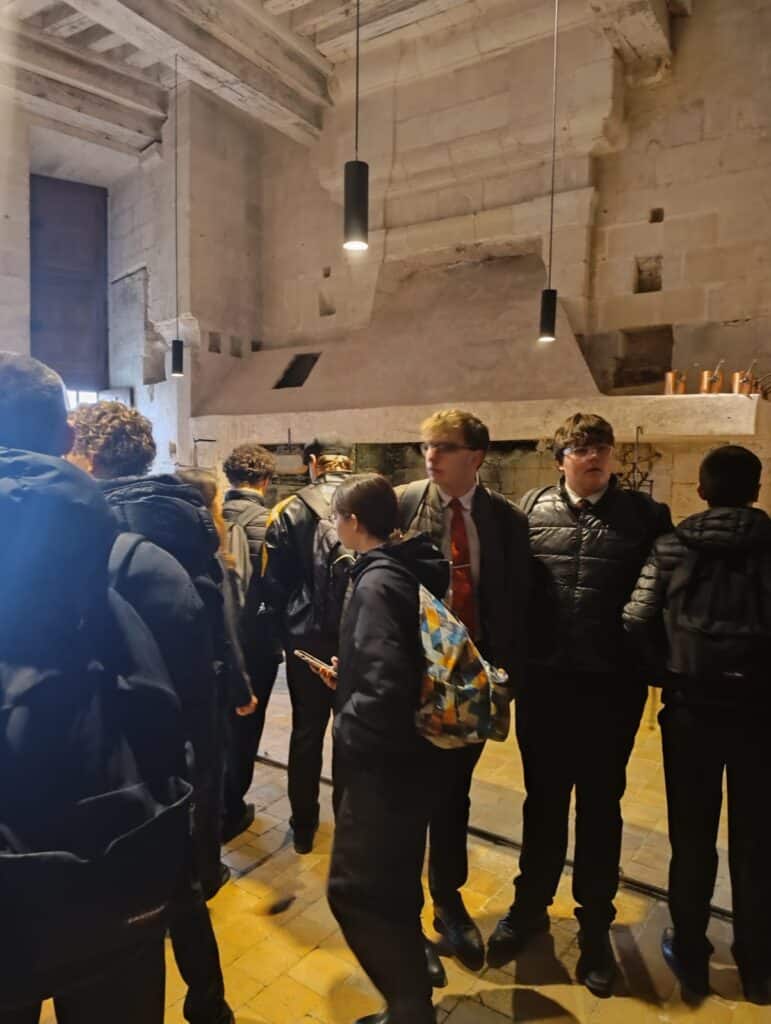 Chambord : une sortie pédagogique entre histoire, patrimoine et savoir-faire professionnel 2 WhatsApp Image 2026 04 02 at 13.13.35